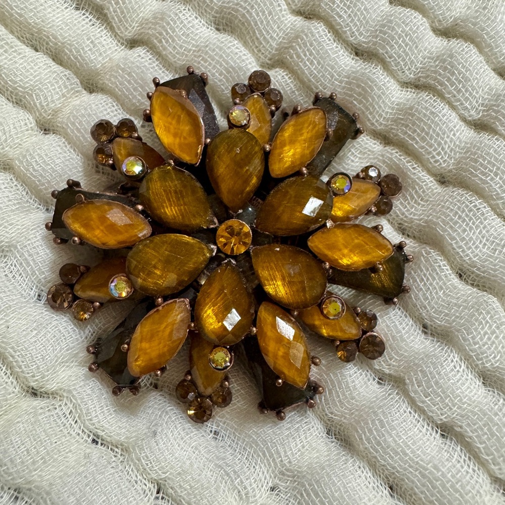 Vintage amber and brown rhinestone brooch pin